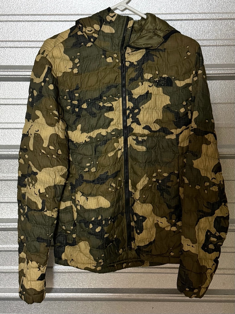 North Face men’s camo puffer lightweight jacket S